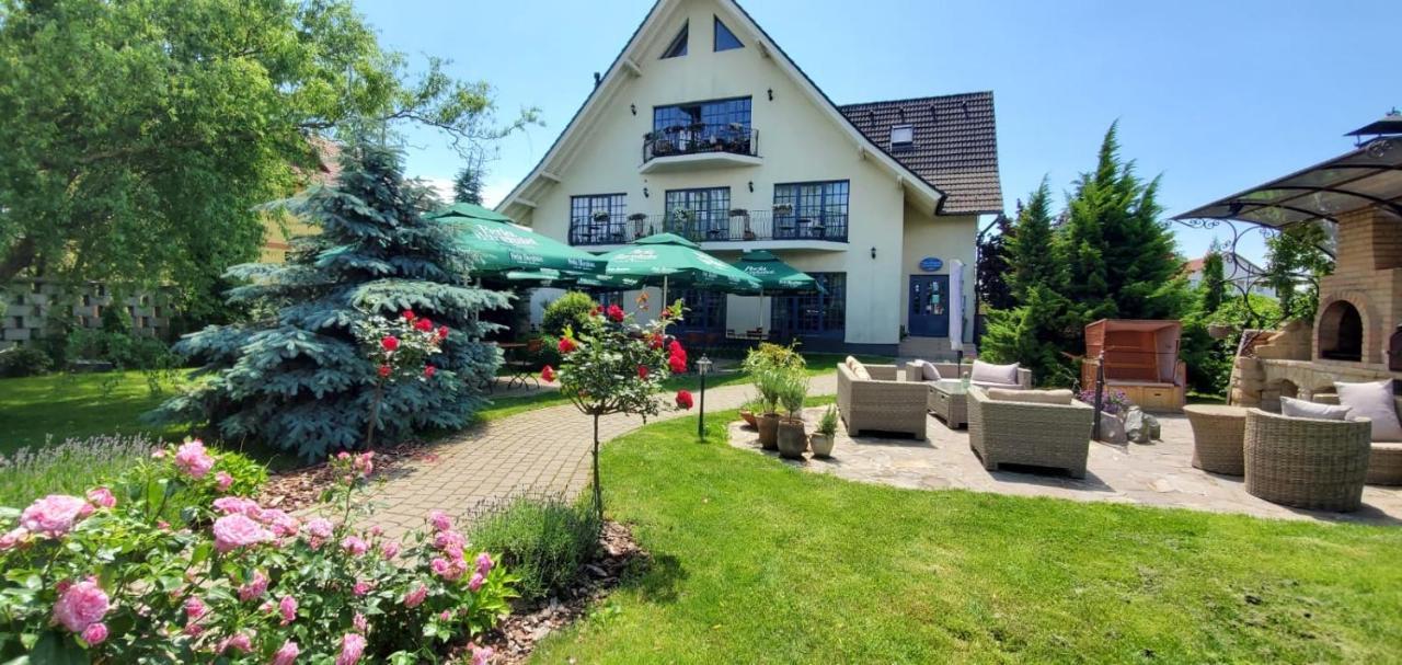 Villa Westfalia Guest House เตอร์กู เซกูเยสก์ ภายนอก รูปภาพ