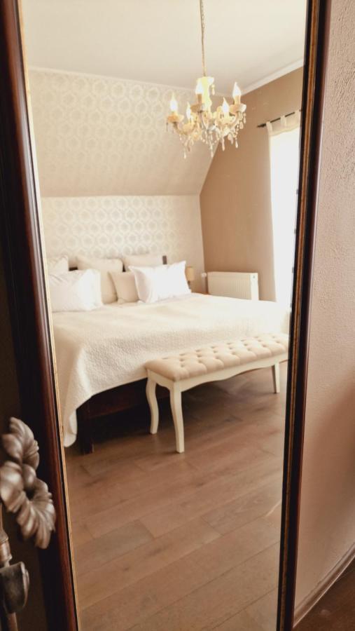 Villa Westfalia Guest House เตอร์กู เซกูเยสก์ ภายนอก รูปภาพ