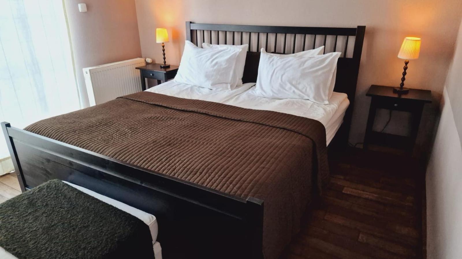 Villa Westfalia Guest House เตอร์กู เซกูเยสก์ ภายนอก รูปภาพ
