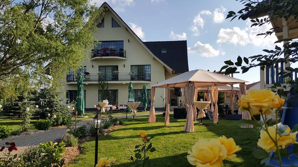 Villa Westfalia Guest House เตอร์กู เซกูเยสก์ ภายนอก รูปภาพ