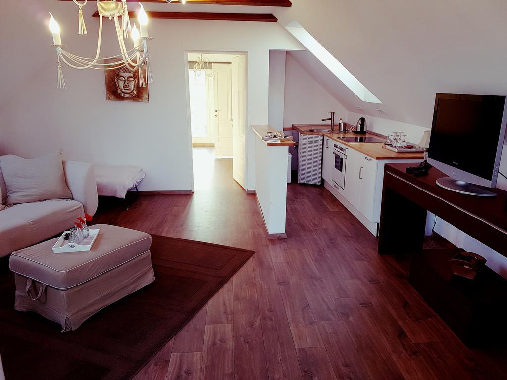 Villa Westfalia Guest House เตอร์กู เซกูเยสก์ ภายนอก รูปภาพ
